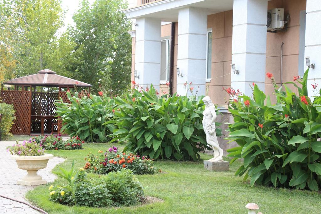 Rakhat Hotel Uralsk Exteriér fotografie